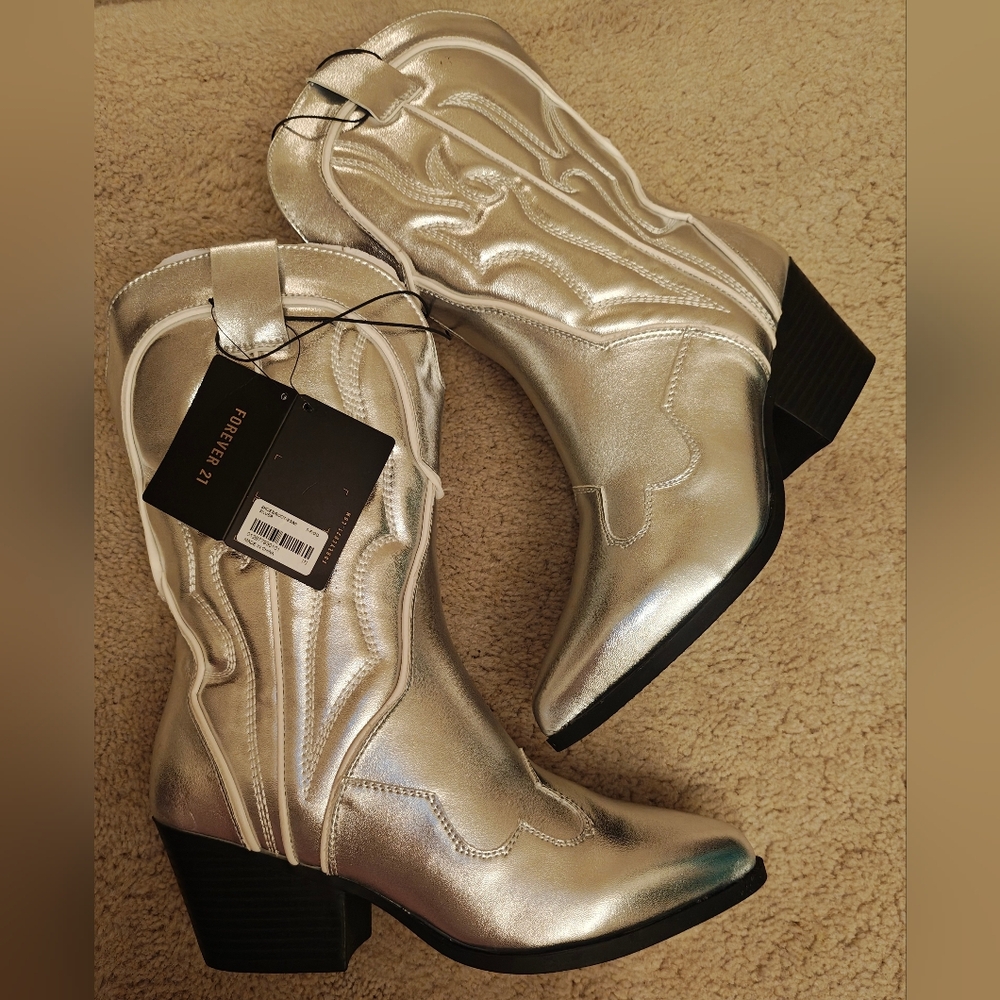 New Forever 21 Silver Metallic Western Cowboy Boots. - Picture 4 of 10